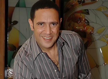 شاهد.. أشرف عبدالباقي ينشر أول صورة لبناته الثلاثة