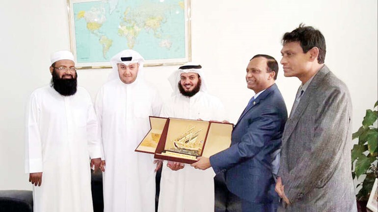 السفير محمد اشهب الدين يتسلم تكريم النجاة