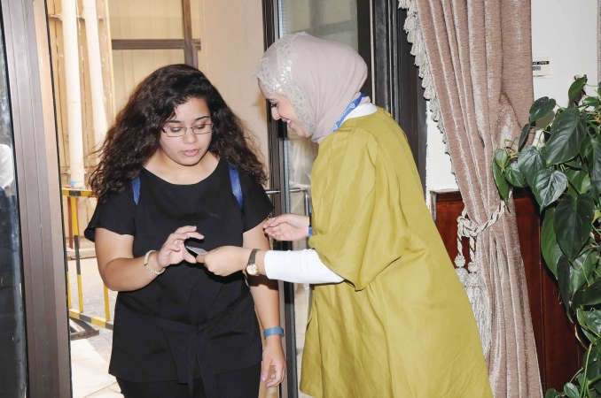 من داخل احدى اللجان
﻿