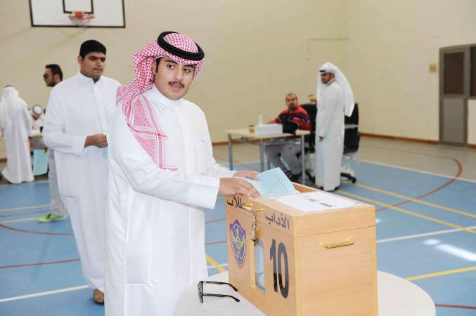 احد الطلاب بكلية الاداب يشارك بصوته
﻿