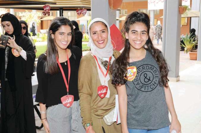 طالبات من كلية الاداب شاركن في العرس الانتخابي﻿