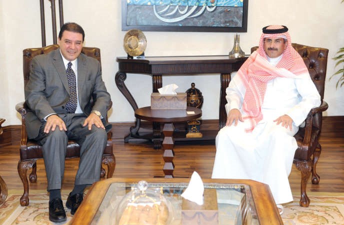  الشيخ مبارك الدعيج مستقبلا سفير المكسيك ميغيل ايسيدرو 