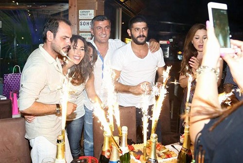 بالصور.. ورد الخال تتلقى مفاجأة مميزة من حبيبها في عيد ميلادها