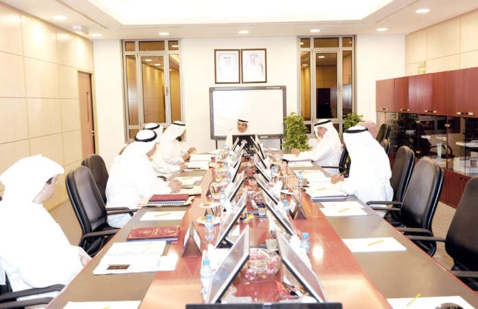 يعقوب الصانع مترئسا الاجتماع 