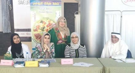عبدالعزيز المشاري ود هدى الدويسان خلال اللقاء﻿