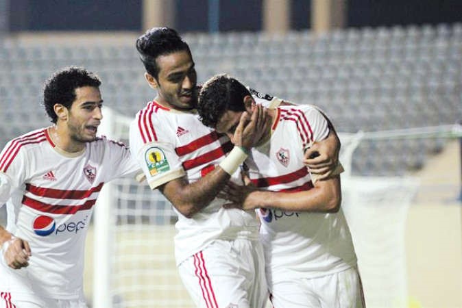 لاعبو الزمالك يتبادلون التهنئة