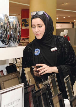 احدى الطالبات المشاركات بالبرنامج