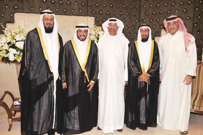 عبدالعزيز الخراز مهنئا
