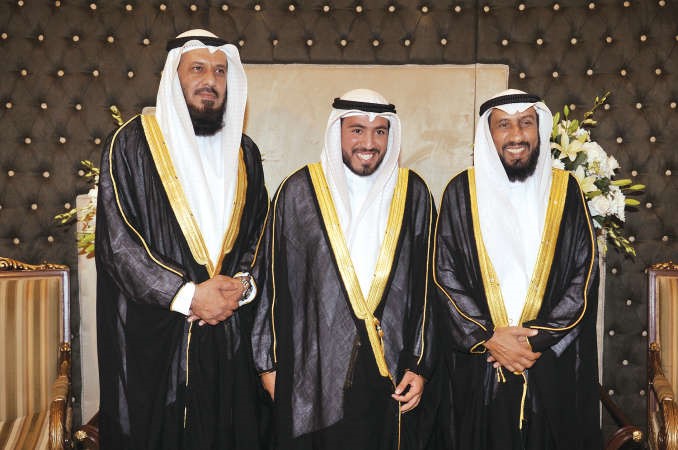 المعرس الحارث الخراز متوسطا والده خالد الخراز ووالد العروس عبدالله العبيد