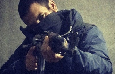 بالصور.. هكذا نعت عازفة الروك "الداعشية" سالي جونز زوجها بعد مقتله في الرقة !