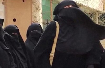 بالصور.. هكذا نعت عازفة الروك "الداعشية" سالي جونز زوجها بعد مقتله في الرقة !