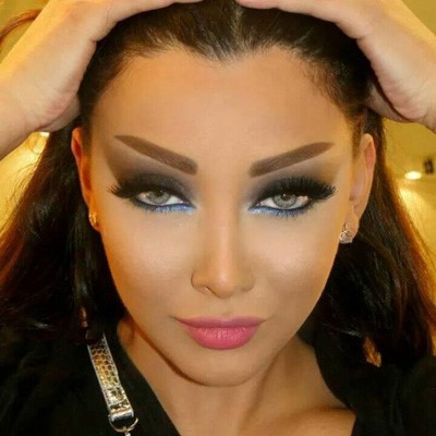 شاهد.. أخت هيفاء وهبي تهين العلم اللبناني بصورتها الجريئة
