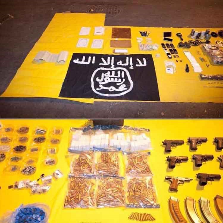 بالصور.. الداخلية السعودية توقف إرهابيين مسلحين وضبط كميات كبيرة من الأسلحة والذخائر