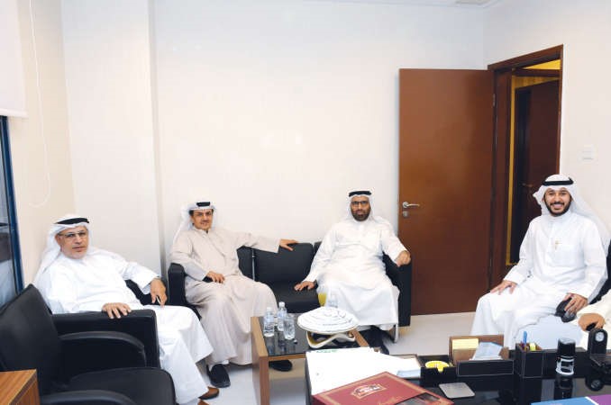 محامد الميموني وعبدالعزيز الفريج وناصر العلاج مع المحامي عبدالله العلاج﻿