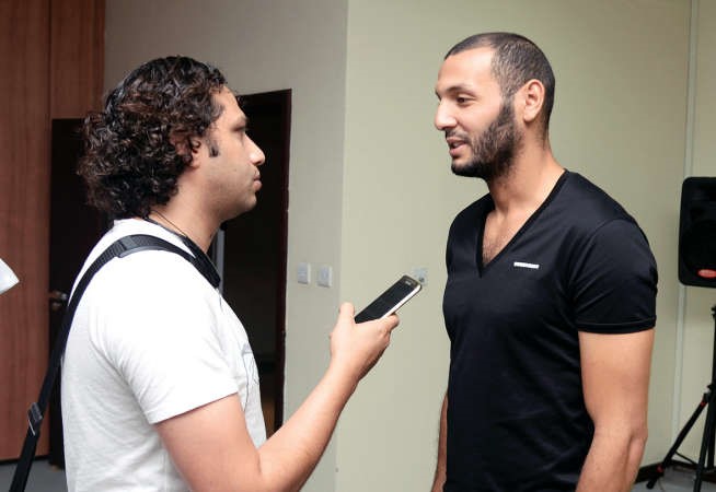 الشيخاوي متحدثا للزميل فريد عبدالباقي