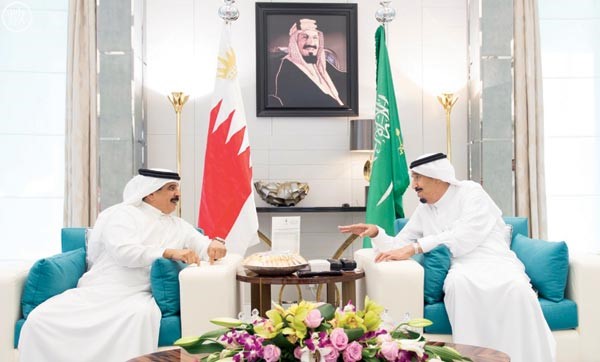 جانب من مباحثات خادم الحرمين الشريفين الملك سلمان بن عبدالعزيز مع جلالة الملك حمد بن عيسى ال خليفة ملك مملكة البحرين في جدة امسواس