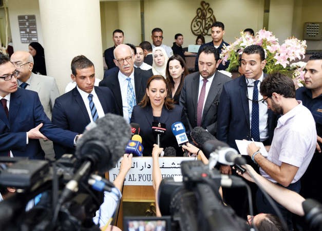 كلوديا رويز ماسيو تتحدث لوسائل الاعلام من مستشفى دار الفؤاد عقب زيارة المصابين في الحادث افپ