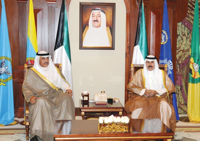 سمو ولي العهد الشيخ نواف الاحمد مستقبلا الشيخ صباح الخالد﻿