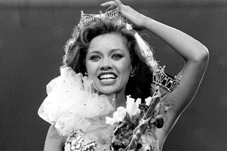 فانيسا ويليامز لحظة تتويجها ملكة جمال اميركا في العام 1983