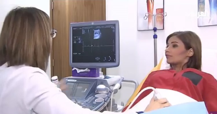 بالفيديو.. الاعلامية الاماراتية مهرة عبد العزيز تعلن عن حملها على الهواء عبر "العربية" بطريقة مبتكرة