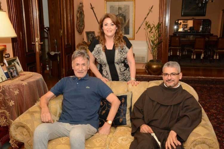 بالصور.. هذا هو منزل عزت أبو عوف وأول ظهور لزوجته الجديدة
