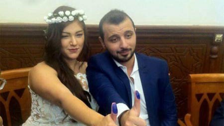 العروسان بعد عقد القران