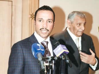 رئيس مجلس الامة مرزوق الغانم اثناء حديثه للطلبة الكويتيين المتفوقين في الجامعات البريطانية
