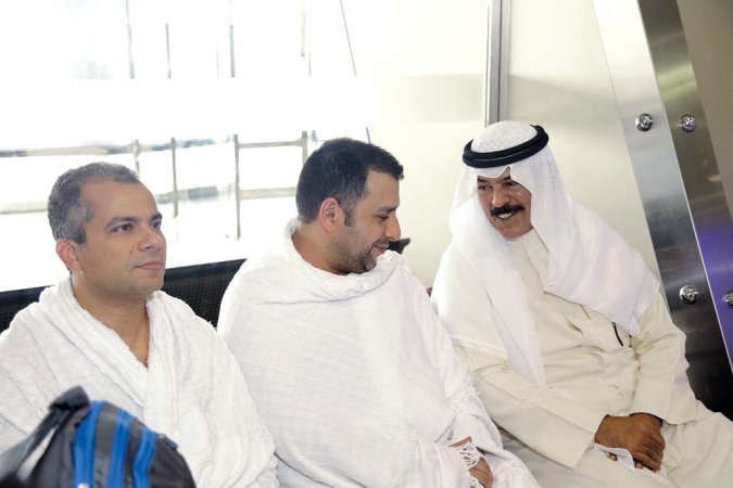الشيخ محمد الخالد مع الحجاج في المطار﻿