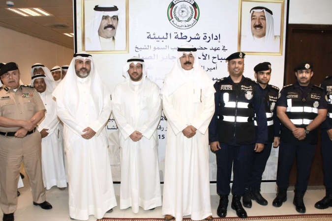 نائب رئيس الوزراء ووزير الداخلية الشيخ محمد الخالد والشيخ عبدالله الاحمد في ادارة شرطة البيئة﻿