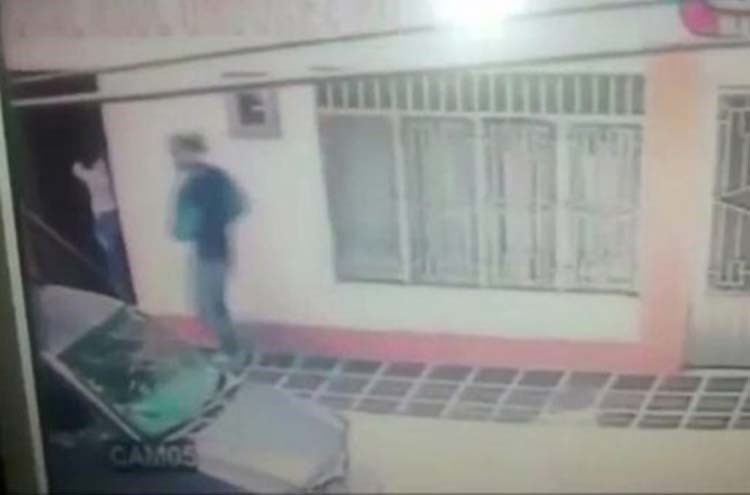 بالفيديو.. شاهد مقتل صحافية في مكان عملها بدم بارد