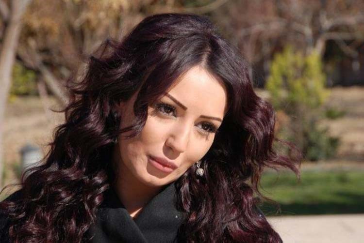 من أجبر دينا هارون على نشر صورة ابنها؟