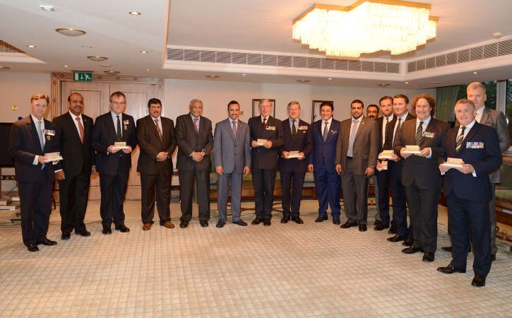رئيس مجلس الامة مرزوق الغانم والوفد المرافق له اثناء تكريم المحاربين القدامى من الجيش البريطاني المشاركين في حرب تحرير الكويت ويبدو السفير خالد الدويسان