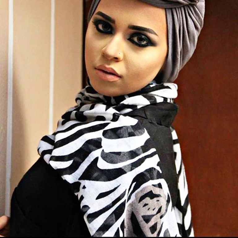 بالصور.. مصرية محجبة يتابعها أكثر من 90 ألف شخص.. بسبب جمالها وأناقتها