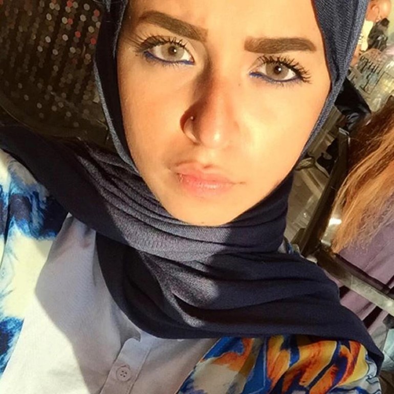 بالصور.. مصرية محجبة يتابعها أكثر من 90 ألف شخص.. بسبب جمالها وأناقتها