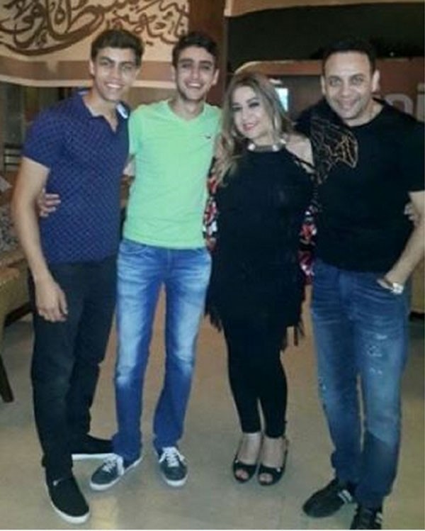 مصطفى قمر يحتفل بعيد ميلاد زوجته.. شاهد