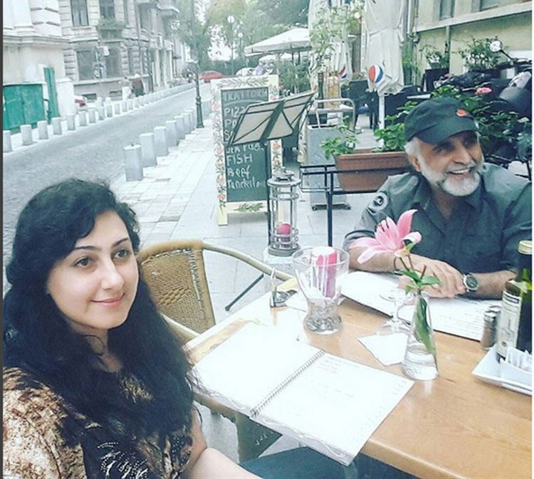 بالصور.. الفنانة هيفاء حسين ترد على أصحاب التعليقات الساخرة من "صورها مع زوجها" بسبب فارق العمر
