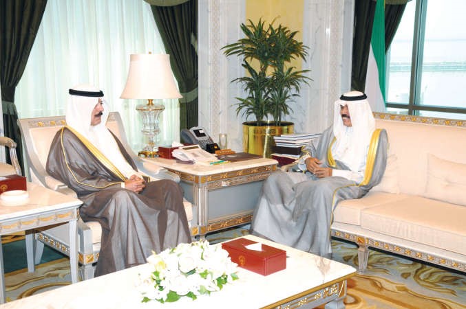 سمو نائب الامير وولي العهد الشيخ نواف الاحمد مستقبلا الشيخ محمد الخالد