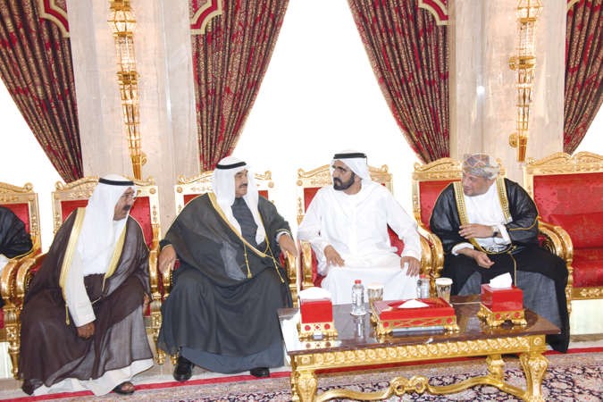 سمو الشيخ ناصر المحمد والشيخ ناصر صباح الاحمد خلال تقديم واجب العزاء 