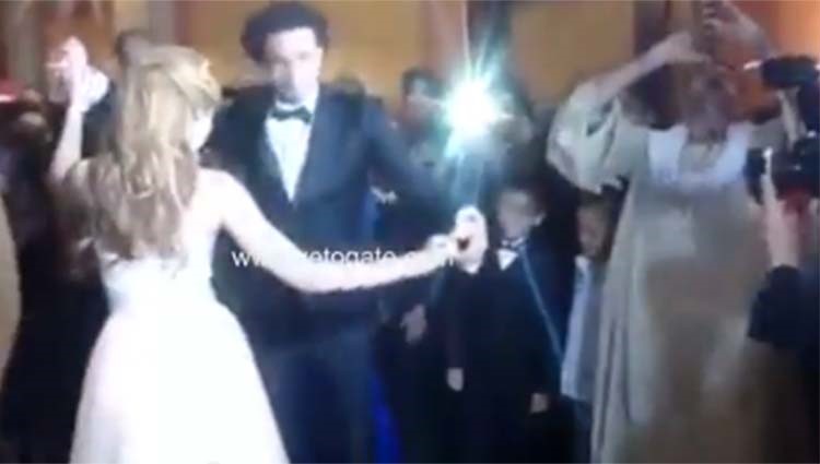 بالفيديو.. علي ربيع وعروسته يرقصان على الطبل البلدي