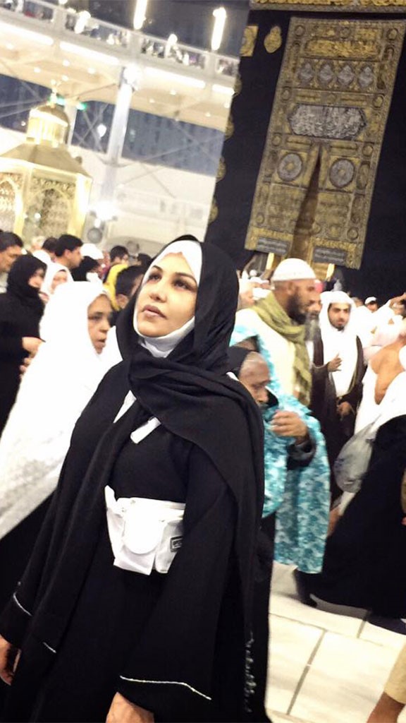 النجمة الاماراتية احلام من اكثر الفنانين الذين يؤدين فريضة الحج والعمرة وعادة ما تؤديها برفقة زوجها واطفالها
