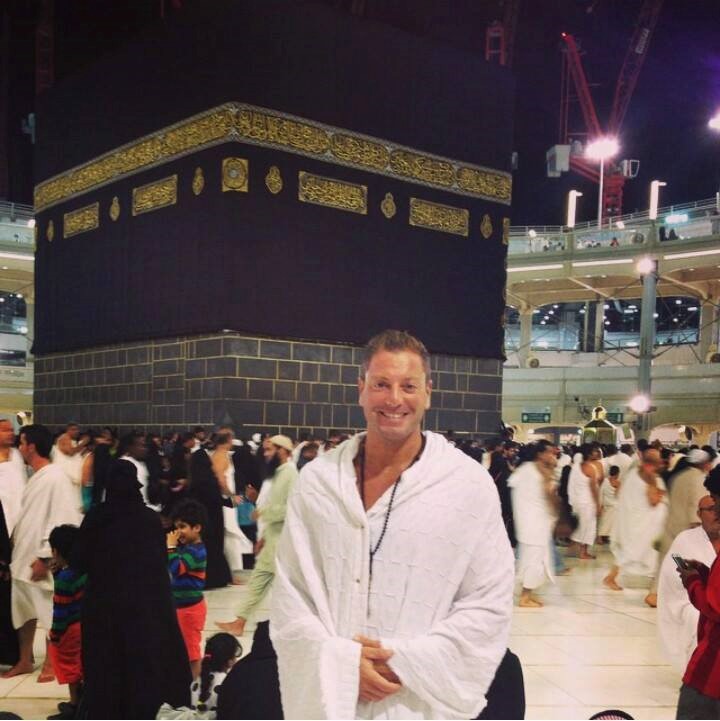 مشاهير الفن و الرياضة يؤدون فريضة الحج والعمرة
