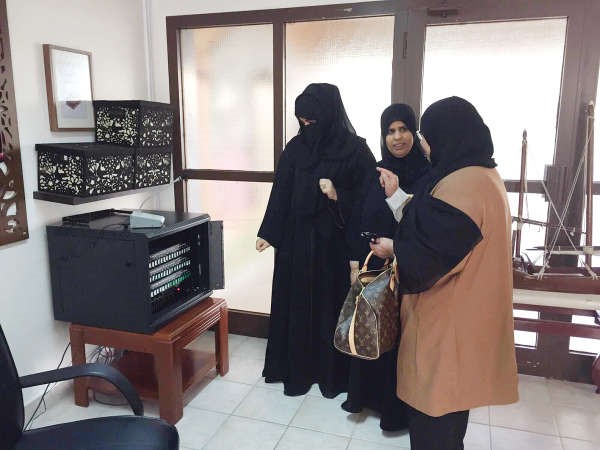 الخالدي تطلع على الية عمل النظام