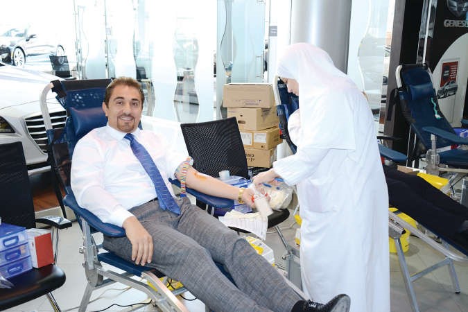 الرئيس التنفيذي لشركة شمال الخليج التجارية رائد ترجمان يتبرع بالدم 