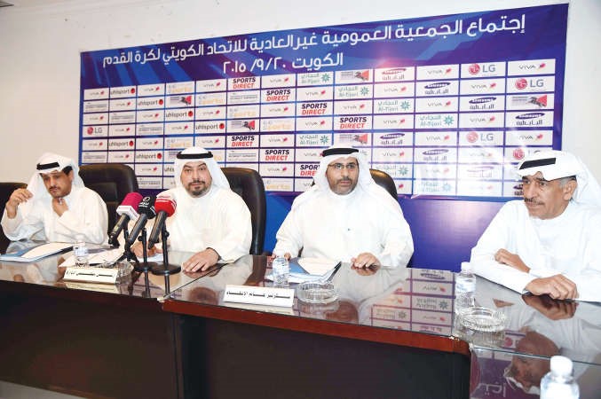 الشيخ دطلال الفهد خلال ترؤسه الاجتماع