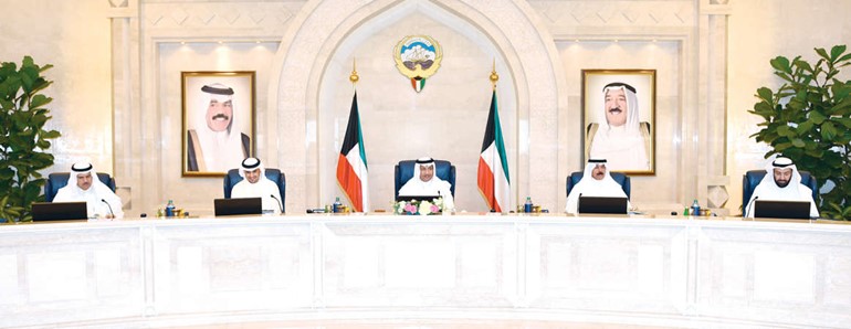 سمو الشيخ جابر المبارك مترئسا اجتماع مجلس الوزراء بحضور الشيخ محمد الخالد وانس الصالح والشيخ سلمان الحمود ودعلي العمير﻿