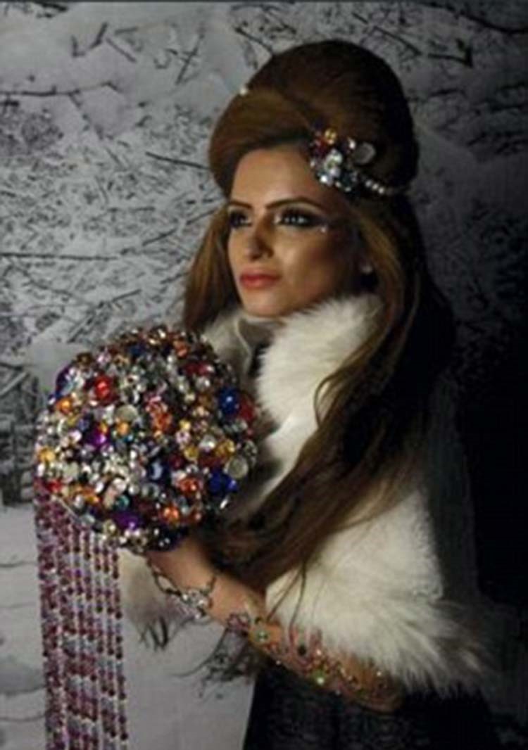 بالصور.. انتحار "عارضة أزياء مسلمة" بسبب إجبارها على الزواج القسري في بريطانيا