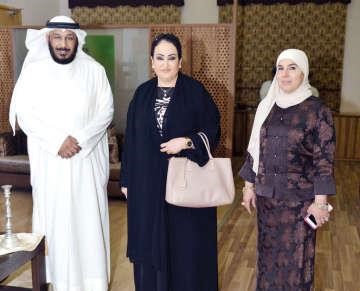الشيخة امل الحمود ودفاطمة الملا وسعد الخراز ﻿