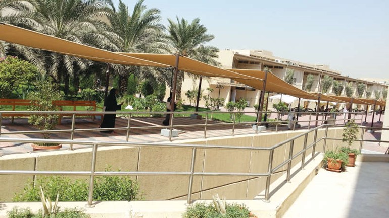 الساحات الخارجية خالية من الطلبة والاساتذة﻿