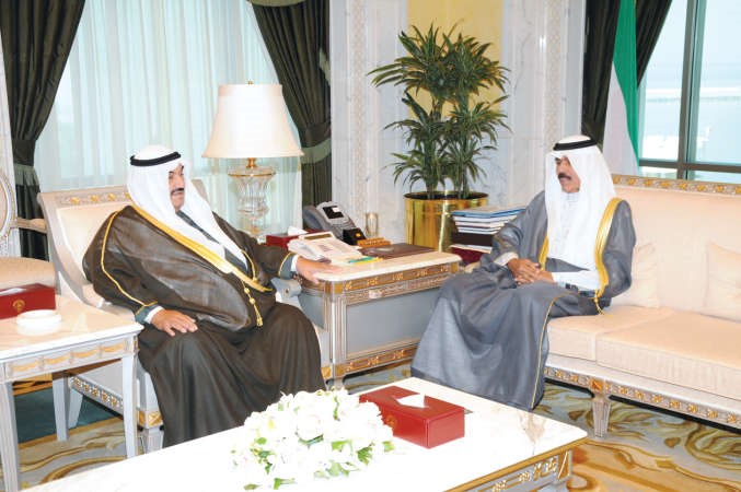 سمو نائب الامير وولي العهد الشيخ نواف الاحمد مستقبلا سمو الشيخ ناصر المحمد