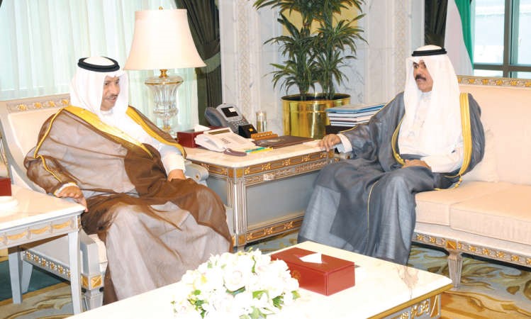 سمو نائب الامير وولي العهد الشيخ نواف الاحمد خلال استقباله سمو الشيخ جابر المبارك 
